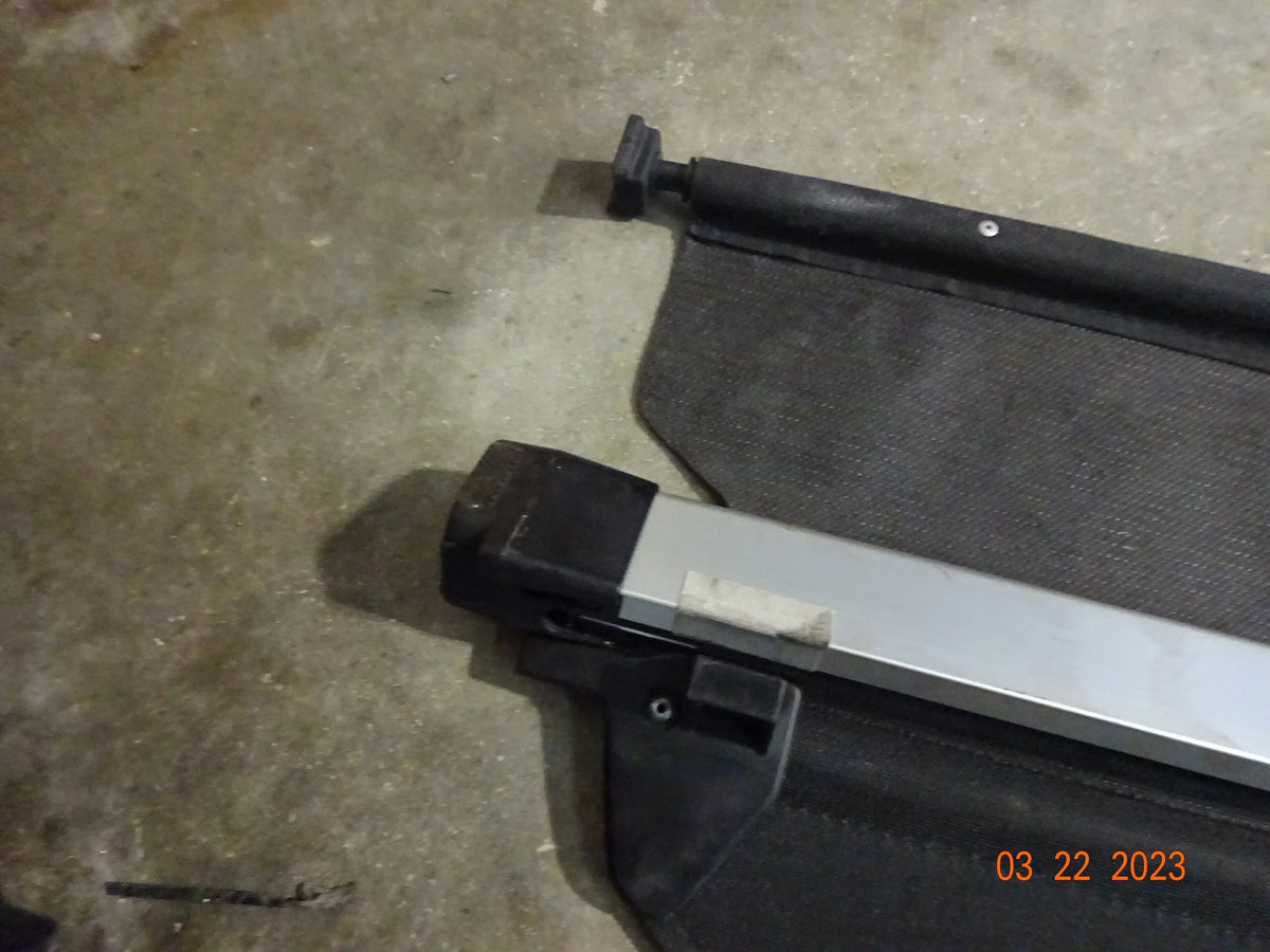 Cover Black Retractable (Good) OEM Subaru Pre-Owned Rear Forester 2014 Cargo