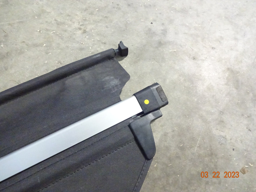 Cover Black Retractable (Good) OEM Subaru Pre-Owned Rear Forester 2014 Cargo
